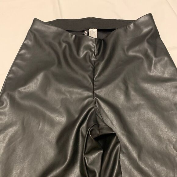 Divided H&M faux Vegan Leather Flare Slit pants flare bottom black NWT Sz 8 - Picture 3 of 8